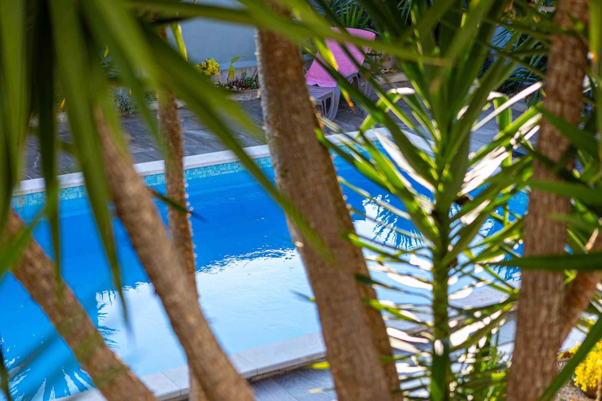 Sunshine With Pool