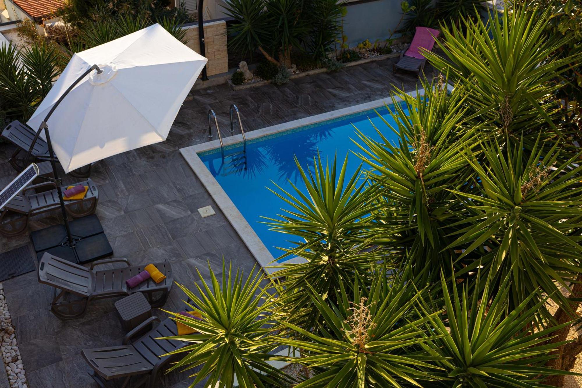 Sunshine With Pool Apartment Trogir