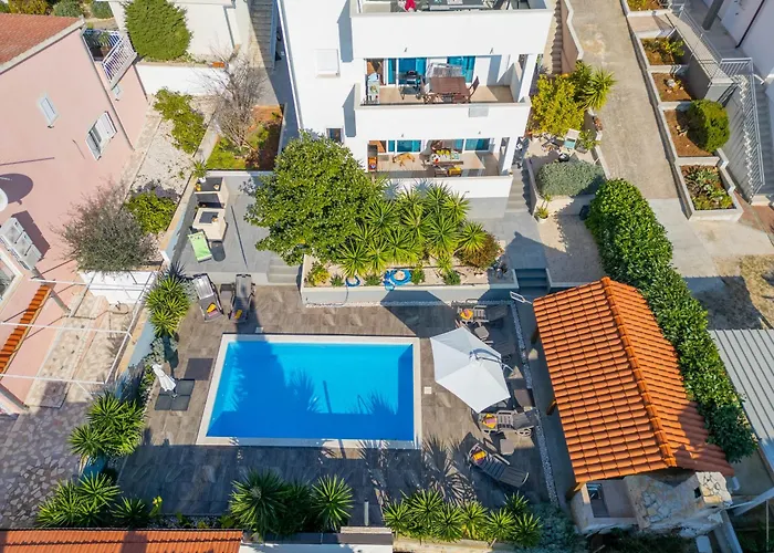 Apartments Sunshine With Pool