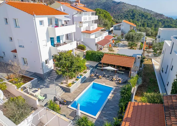 Apartments Sunshine With Pool